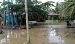 Banjir Rob Menerjang Kawasan Timur Jambi, 3 Rumah Dilaporkan Rusak Berat - JPNN.com