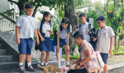 Terima Kunjungan Murid SD Mentari, Francine Widjojo Contohkan Traktir Kucing Jalanan - JPNN.com