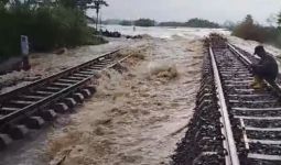 Imbas Banjir di Grobogan, 2 Perjalanan KA Daop Semarang Dibatalkan - JPNN.com