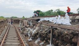 Diterjang Banjir, Jalur Kereta Api di Wilayah Grobogan Masih Terputus - JPNN.com