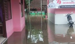 2 Sekolah di Klaten Terendam Banjir, Siswa Diminta Belajar di Rumah - JPNN.com