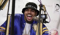 Chris Brown Gugat Warner Bros Sebesar USD 500 Juta, Ini Kasusnya - JPNN.com