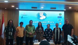 Happy Salma Akan Gelar Pementasan Monolog di Peringatan 100 Tahun Pramoedya - JPNN.com