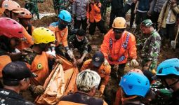 Korban Meninggal Dunia dalam Insiden Longsor di Pekalongan Bertambah jadi 22 Orang - JPNN.com