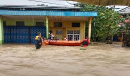 Sungai Sebalo Meluap, Ratusan Rumah Warga di Bengkayang Terendam Banjir - JPNN.com