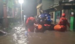 Banjir Melanda Sebagian Jakarta, Lebih 2.000 Warga Mengungsi ke Tempat Aman - JPNN.com