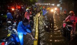 Hujan Semalaman, 53 RT & 23 Ruas Jalan di Jakarta Terendam Banjir, Berikut Perinciannya - JPNN.com