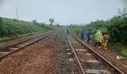 Daftar 6 Kereta Api yang Perjalanannya Terganggu Akibat Banjir di Batang - JPNN.com