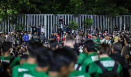 Diadang Bonek, Pelatih Persebaya Minta Maaf - JPNN.com