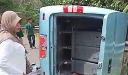 Bus Milik Pemkab Cianjur Terguling di Cikidang, Belasan Orang Luka - JPNN.com