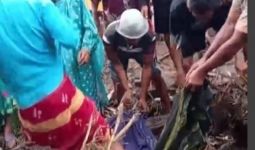 Seorang Warga yang Terseret Banjir di Bima Ditemukan Meninggal Dunia - JPNN.com