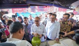 Pastikan Penyaluran LPG 3 Kg Aman, Menko Pangan & Mendag Tinjau Subpangkalan di Klender - JPNN.com