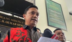 KPK Tahan Hasto, Ronny PDIP Singgung Izin Hakim Praperadilan - JPNN.com