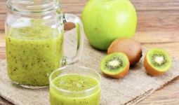 Resep Sederhana Membuat Smoothie Kiwi dan Apel Eropa - JPNN.com