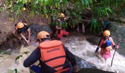 Seorang Anak Hilang Terseret Arus Sungai di Flotim, Tim SAR Lakukan Pencarian - JPNN.com