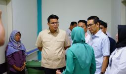 Dibesuk Wakil Ketua MPR, Begini Cerita Keluarga Penderita Tumor Ganas Stadium 4 - JPNN.com