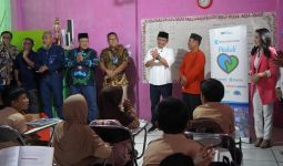 Krakatau Steel Peduli Gelar Jumat Berkah di Madrasah Ibtidaiyah Cilegon - JPNN.com