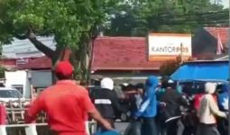 Oknum Pendekar Berpakaian Hitam Keroyok Pemuda Hingga Babak Belur di Jombang - JPNN.com