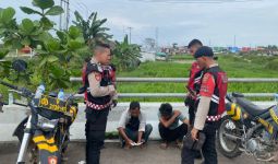 Polisi Amankan 2 Pelaku Pungli di Pintu Keluar Tol Keramasan - JPNN.com