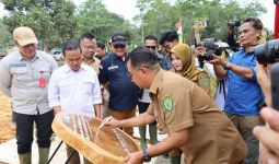 Kunker ke Wilayah Utara, Pj Gubernur Kaltim Tinjau Bendungan Marangkayu - JPNN.com