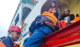 KM Sabuk Nusantara 110 Kandas di Perairan Pulau Laut, Penumpang Dievakuasi Basarnas - JPNN.com