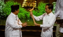 Analisis Pengamat Soal Ucapan Jokowi Tak Ada yang Berani Kritik Prabowo, Ada Kalimat Sakit Hati - JPNN.com