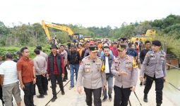 Irjen Iqbal Desak Perusahaan Bertanggung Jawab Atas Kecelakaan Truk di Sungai Segati   - JPNN.com