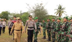 TNI dan Polri di Siak Kerahkan Berbagai Upaya untuk Amankan PSU Pilkada 2024 di 3 TPS - JPNN.com