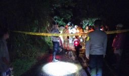 Longsor di Garut, Seorang Warga Tertimbun Berjam-jam - JPNN.com