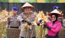 Dukung Ketahanan Pangan, Polda Riau Panen 156 Ton Jagung - JPNN.com