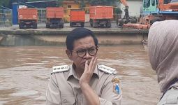 Gubernur Pramono Instruksikan Buka Pintu Air Manggarai - JPNN.com