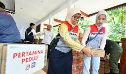 Sukarelawan Pertamina Peduli Bergerak Bantu Warga Terdampak Banjir di Bekasi - JPNN.com