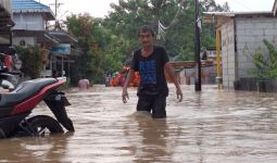 Hujan Deras, Balikpapan Dikepung Banjir, Ketinggian Air Capai 1,5 Meter - JPNN.com