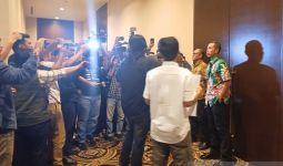 Rapat DPR di Hotel Mewah Bahas RUU TNI Digeruduk Aktivis, Ini yang Terjadi - JPNN.com