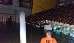 5 Sungai Meluap, Bandung Terendam Banjir, Ratusan Warga Mengungsi - JPNN.com