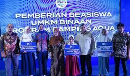 Berkah Ramadan, Aqua Tebar Paket Sembako di Sukabumi - JPNN.com