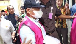 Mantan Bupati Lampung Timur Jadi Tersangka Korupsi, Langsung Ditahan - JPNN.com