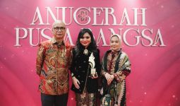 Dinilai Menginspirasi, Cahaya Manthovani Terima Penghargaan Puspa Nawasena - JPNN.com
