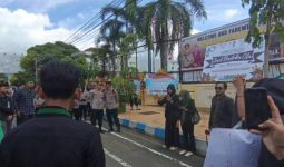Kelakuan Bejat Oknum Polisi Polres Pacitan Perkosa Tahanan Perempuan - JPNN.com