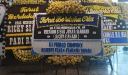 Potret Karangan Bunga dari Penggemar Taiwan di Rumah Duka Ricky Siahaan - JPNN.com