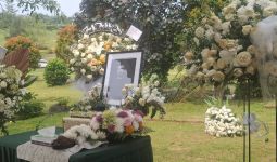 Ungkap Permintaan Terakhir Ricky Siahaan Sebelum Meninggal, Edy Khemod Persilakan Peziarah Piknik - JPNN.com