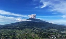 Gunung Marapi di Sumbar Dilaporkan Mengalami 3 Kali Erupsi - JPNN.com