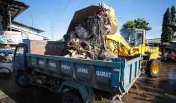 Farhan Sidak, Lalu Sampaikan Solusi Tumpukan Sampah di Pasar Gedebage - JPNN.com