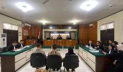 Eks Pj Wali Kota, Sekda, dan Kabag Umum Pekanbaru Jalani Sidang Perdana Kasus Korupsi - JPNN.com