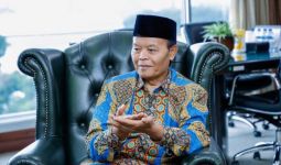 Dukung MUI Tolak Vasektomi Syarat Terima Bansos, HNW Minta Dedi Mulyadi Akhiri Kegaduhan - JPNN.com