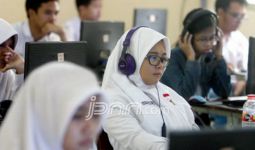 UNBK Komputer Kurang, Pinjam Laptop Siswa - JPNN.com