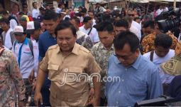 Prabowo dan Anies Keliling di Kampung Akuarium - JPNN.com