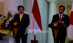 Jokowi dan PM Abe Bahas Kereta Cepat Jakarta-Surabaya - JPNN.com