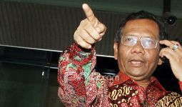 Prof Mahfud Tegaskan Polri Bukan Penegak Fatwa MUI - JPNN.com