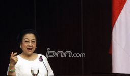 Pak Jokowi, Please Tak Usah Grogi Melantik Bu Megawati - JPNN.com